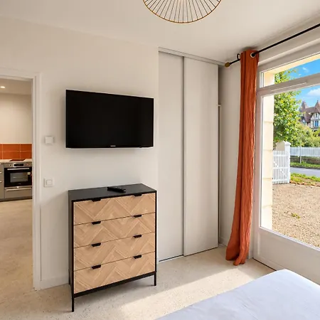 Bottom - Vue Strassburger Apartment *