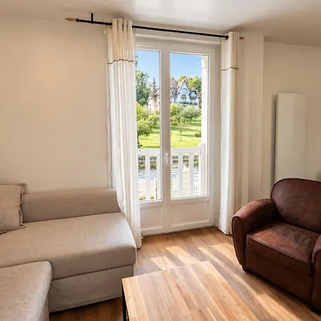 Bottom - Vue Strassburger Apartment